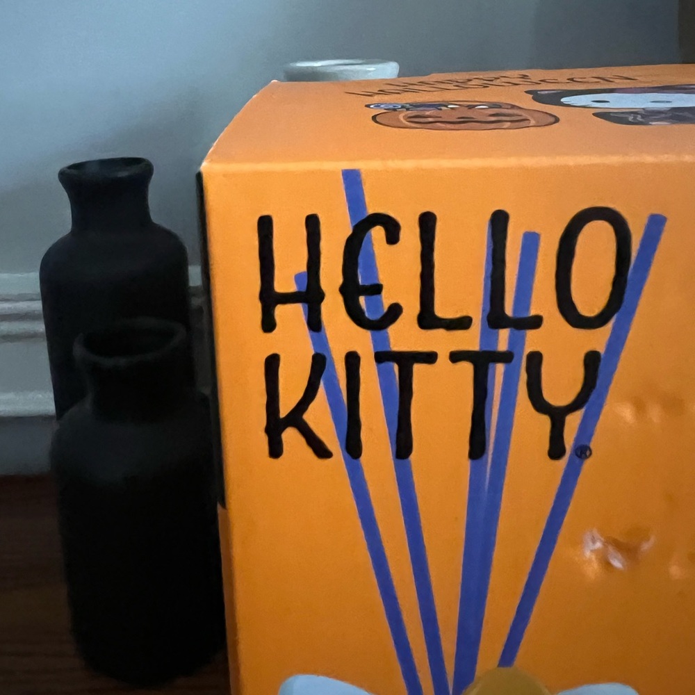 Hello Kitty Pumpkin 🎃 Ceramic Reed Diffuser NIB - Picture 3 of 4